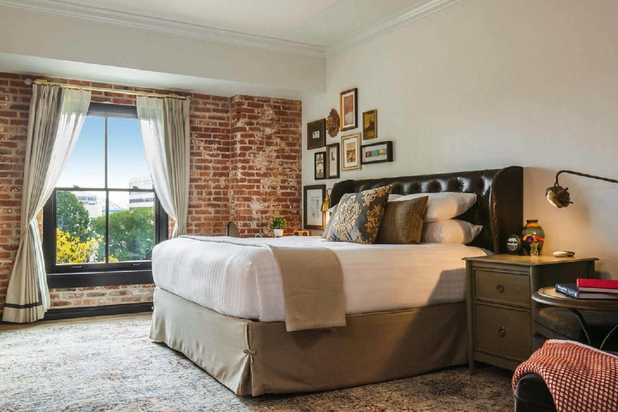 The Charmant Hotel La Crosse Ngoại thất bức ảnh